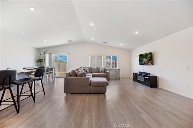 1467 Carolina Court, Hemet, CA 92543