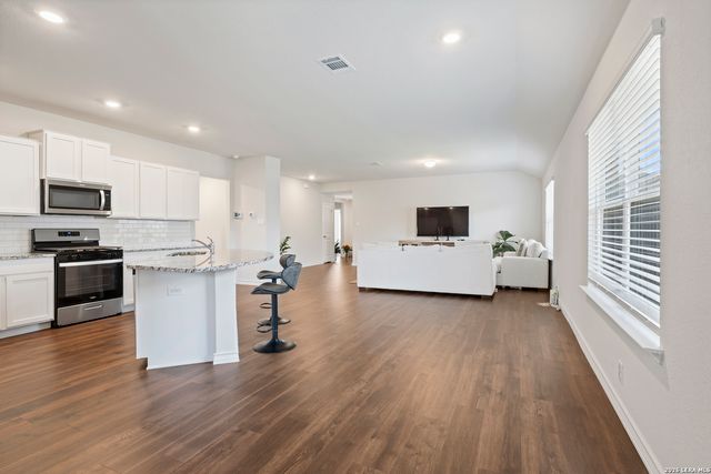 534 Diamond SHOALS, Cibolo, TX 78108