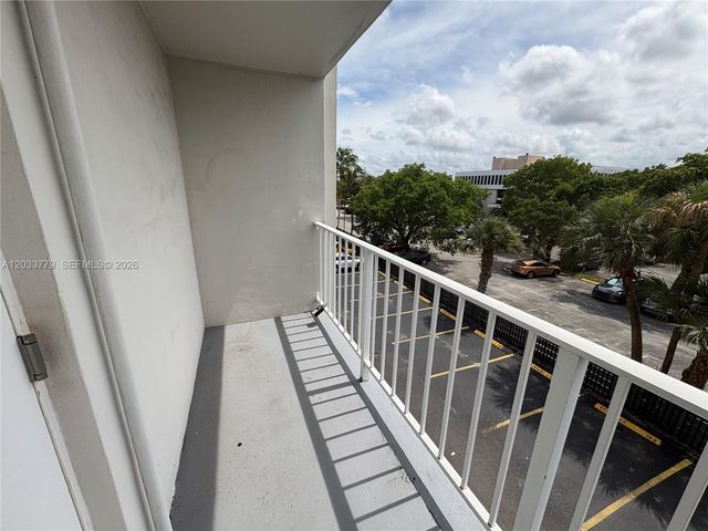 16740 NE 9th Avenue 303, North Miami Beach, FL 33162