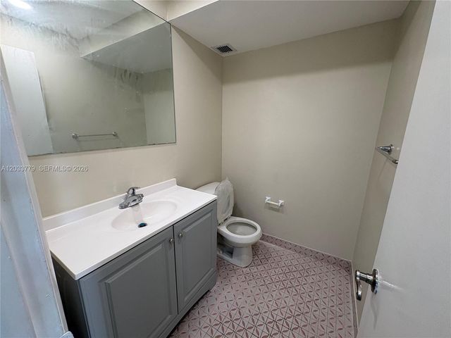 16740 NE 9th Avenue 303, North Miami Beach, FL 33162