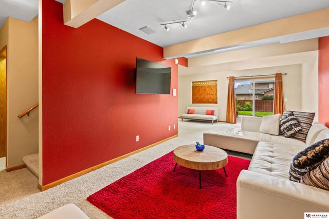 17468 Renfro Street, Omaha, NE 68135