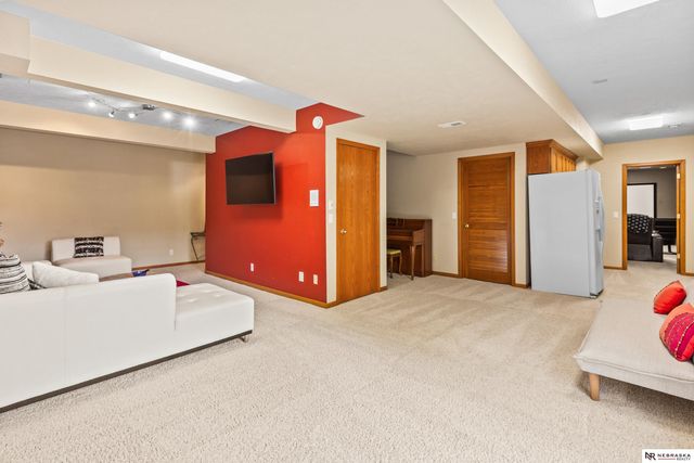 17468 Renfro Street, Omaha, NE 68135