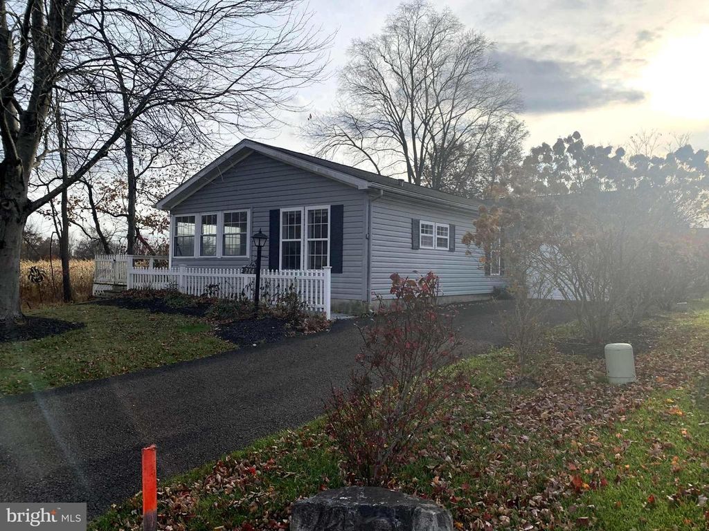 Image 1 of property listing at 214 DOVE CT, New Hope, PA 18938