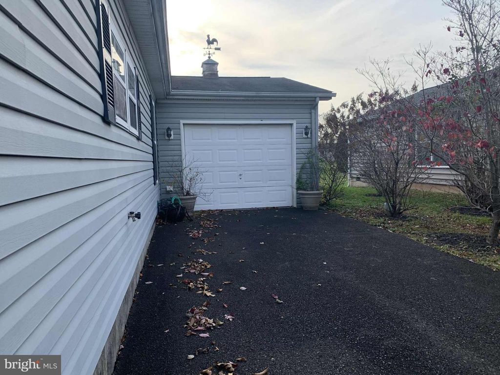 Image 2 of property listing at 214 DOVE CT, New Hope, PA 18938