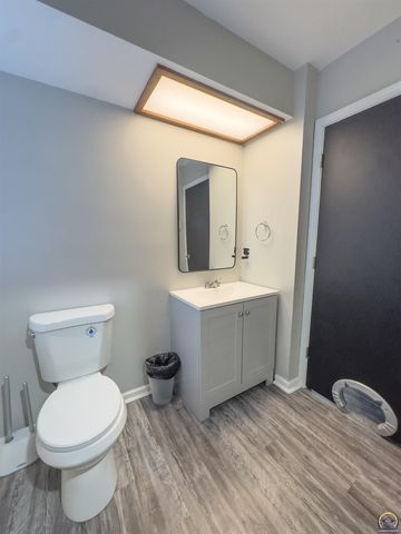 5642 SW 33rd TER, Topeka, KS 66614