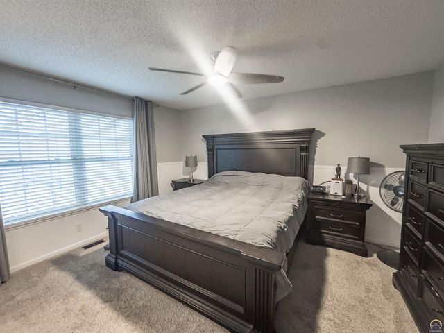 5642 SW 33rd TER, Topeka, KS 66614