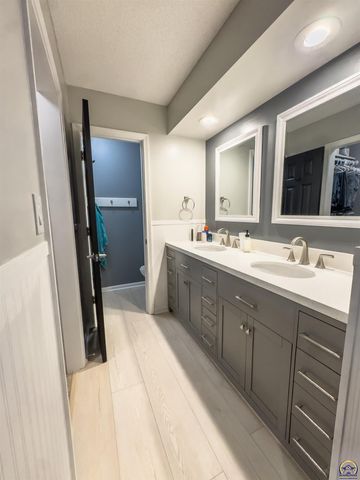 5642 SW 33rd TER, Topeka, KS 66614