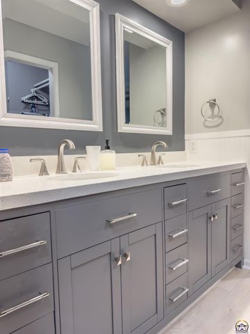 5642 SW 33rd TER, Topeka, KS 66614