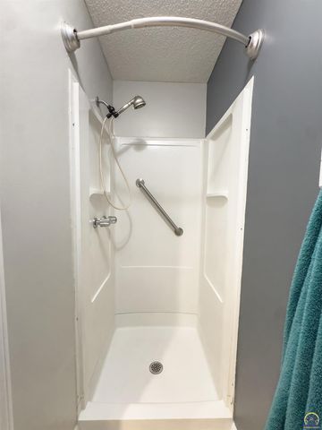 5642 SW 33rd TER, Topeka, KS 66614