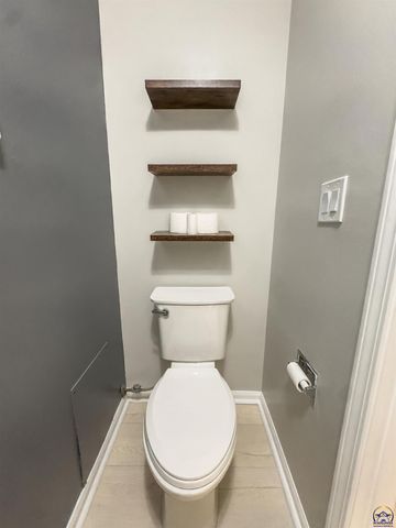 5642 SW 33rd TER, Topeka, KS 66614