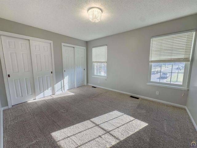 5642 SW 33rd TER, Topeka, KS 66614