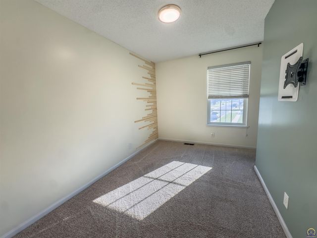 5642 SW 33rd TER, Topeka, KS 66614