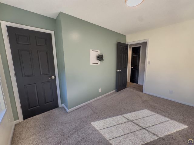 5642 SW 33rd TER, Topeka, KS 66614