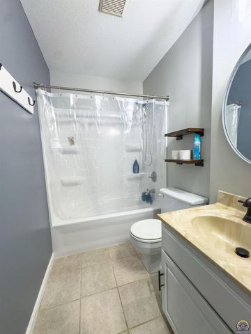 5642 SW 33rd TER, Topeka, KS 66614