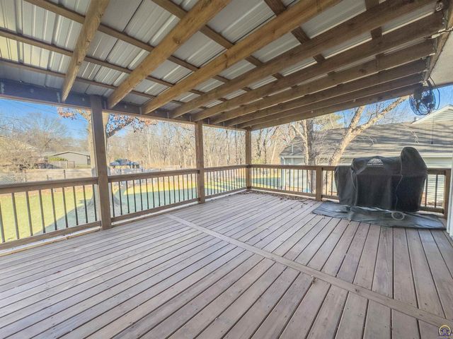 5642 SW 33rd TER, Topeka, KS 66614