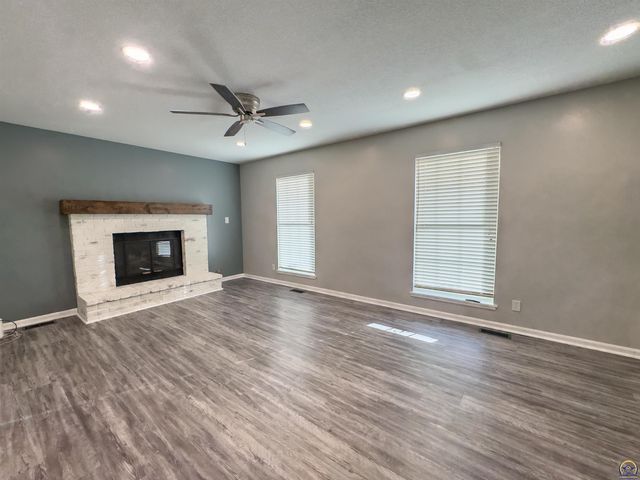 5642 SW 33rd TER, Topeka, KS 66614