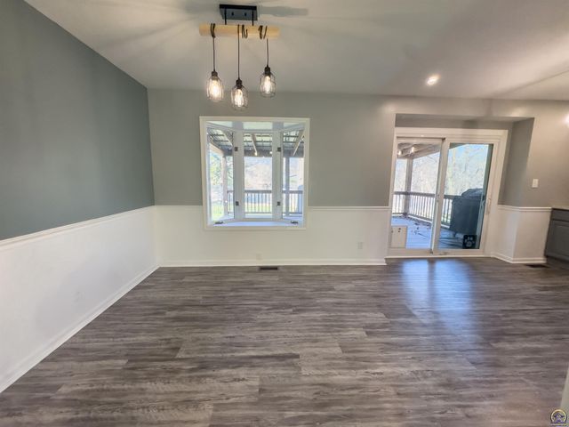 5642 SW 33rd TER, Topeka, KS 66614