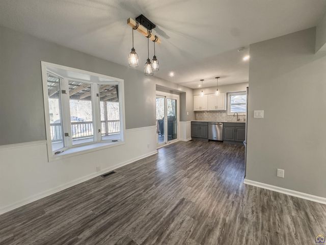 5642 SW 33rd TER, Topeka, KS 66614