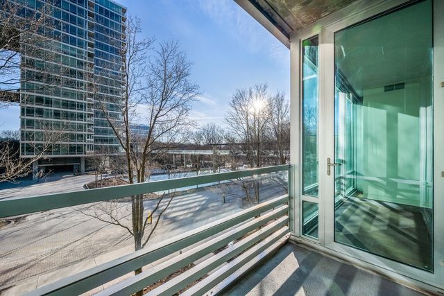 9725 Woods Drive 305, Skokie, IL 60077