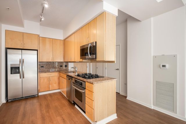 9725 Woods Drive 305, Skokie, IL 60077