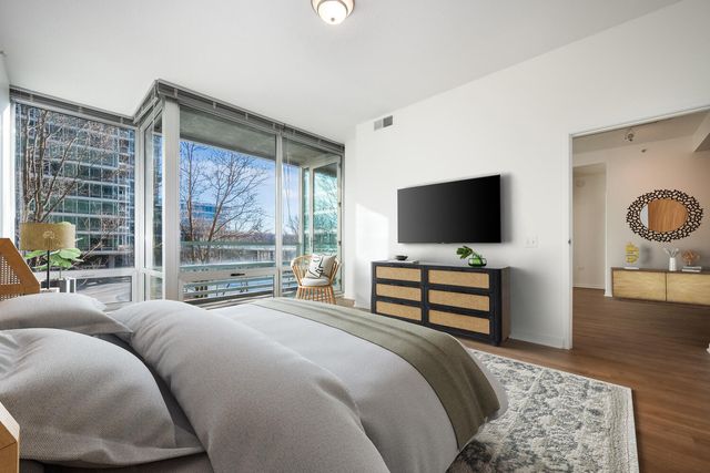 9725 Woods Drive 305, Skokie, IL 60077