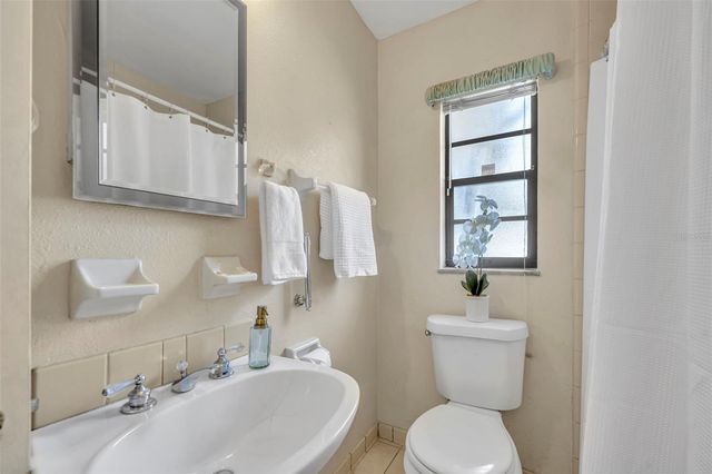 945 SHERRINGTON ROAD, Orlando, FL 32804