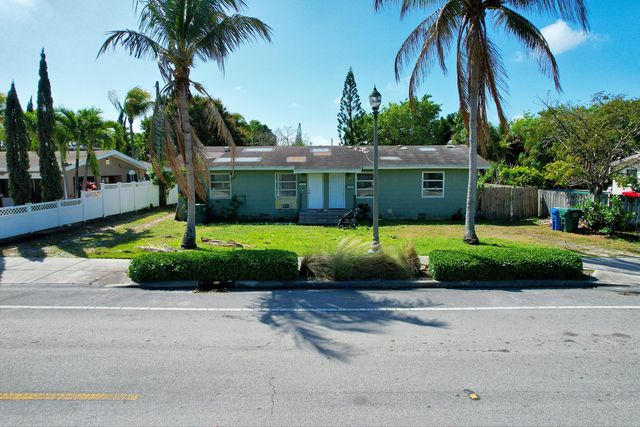 1056 NE 34th Court, Oakland Park, FL 33334