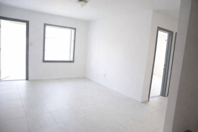 1056 NE 34th Court, Oakland Park, FL 33334