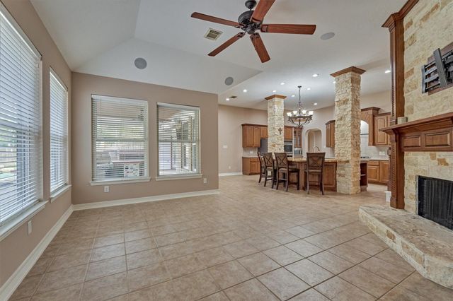 8969 Crighton Crossing Drive, Conroe, TX 77302