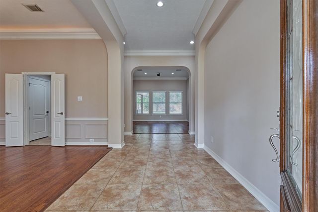 8969 Crighton Crossing Drive, Conroe, TX 77302