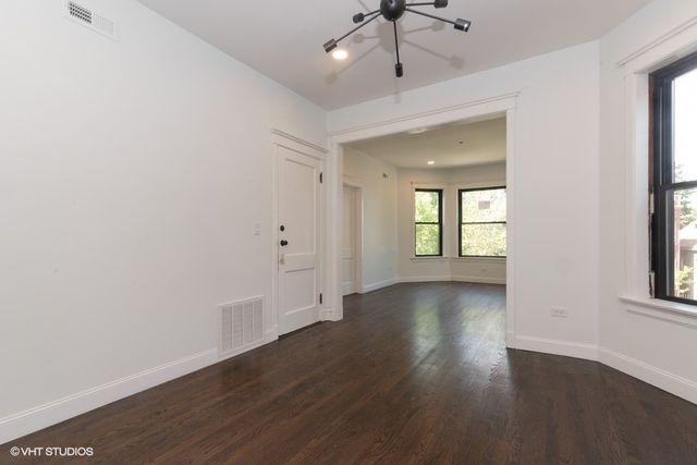 2843 W Fletcher Street, Chicago, IL 60618
