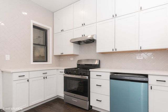 2843 W Fletcher Street, Chicago, IL 60618