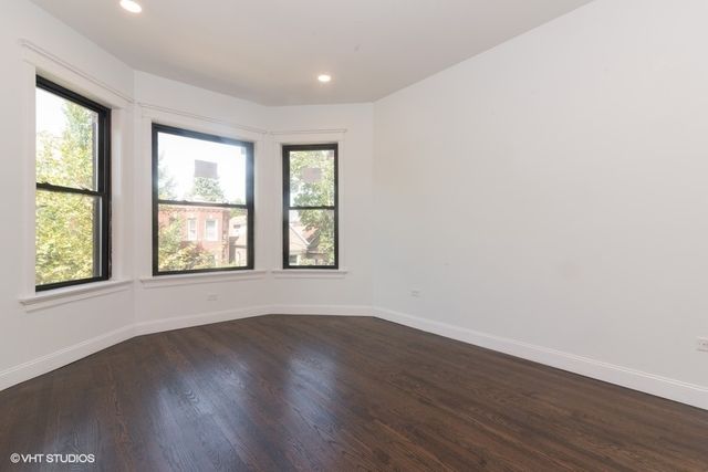 2843 W Fletcher Street, Chicago, IL 60618