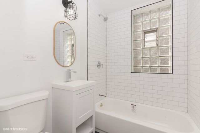 2843 W Fletcher Street, Chicago, IL 60618