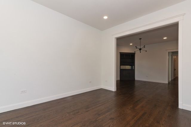 2843 W Fletcher Street, Chicago, IL 60618