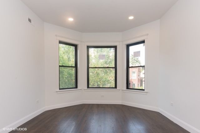 2843 W Fletcher Street, Chicago, IL 60618