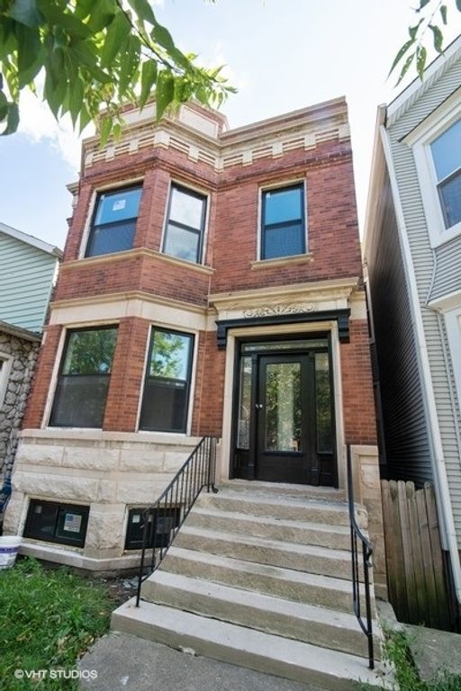 2843 W Fletcher Street, Chicago, IL 60618