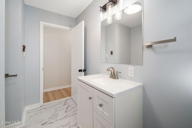 27 Grieme Avenue, Amsterdam, NY 12010