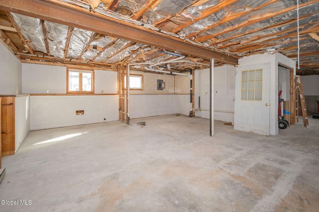 27 Grieme Avenue, Amsterdam, NY 12010