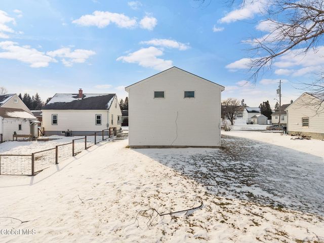 27 Grieme Avenue, Amsterdam, NY 12010