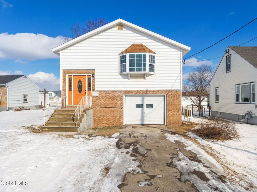 27 Grieme Avenue, Amsterdam, NY 12010