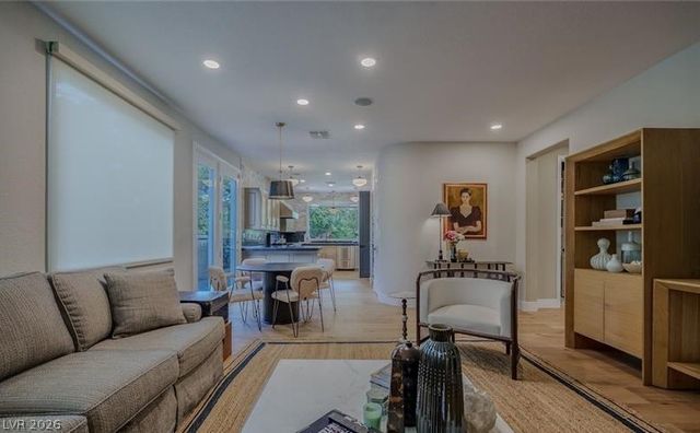7988 Pinnacle Peak Avenue, Las Vegas, NV 89113