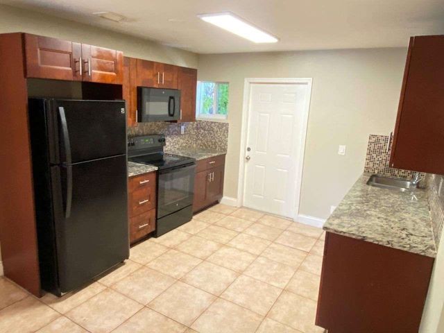 141 NW 10th Street, Pompano Beach, FL 33060