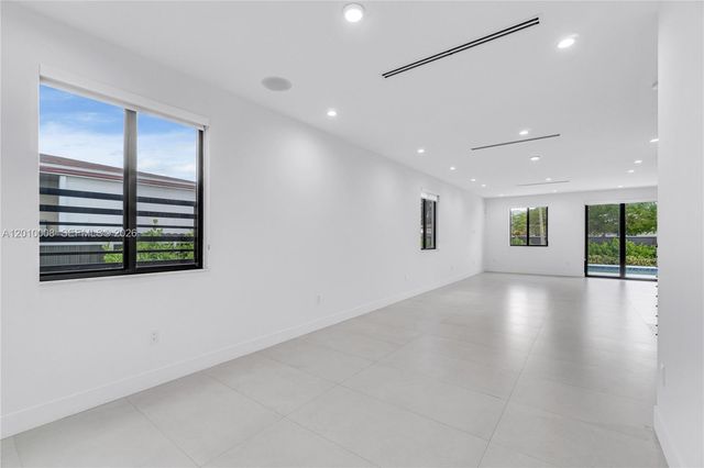 6535 SW 26th St, Miami, FL 33155