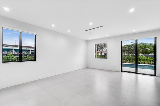 6535 SW 26th St, Miami, FL 33155