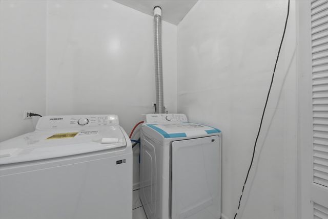 214 E 37TH Street 2, Chicago, IL 60653