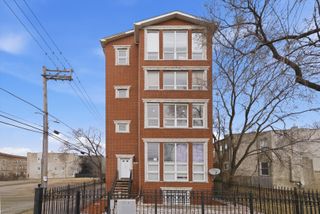 214 E 37TH Street 2, Chicago, IL 60653