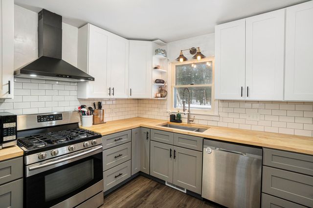 18689 W Spring Lake Road, Spring Lake, MI 49456