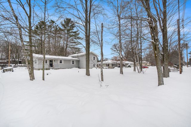 18689 W Spring Lake Road, Spring Lake, MI 49456