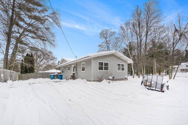 18689 W Spring Lake Road, Spring Lake, MI 49456